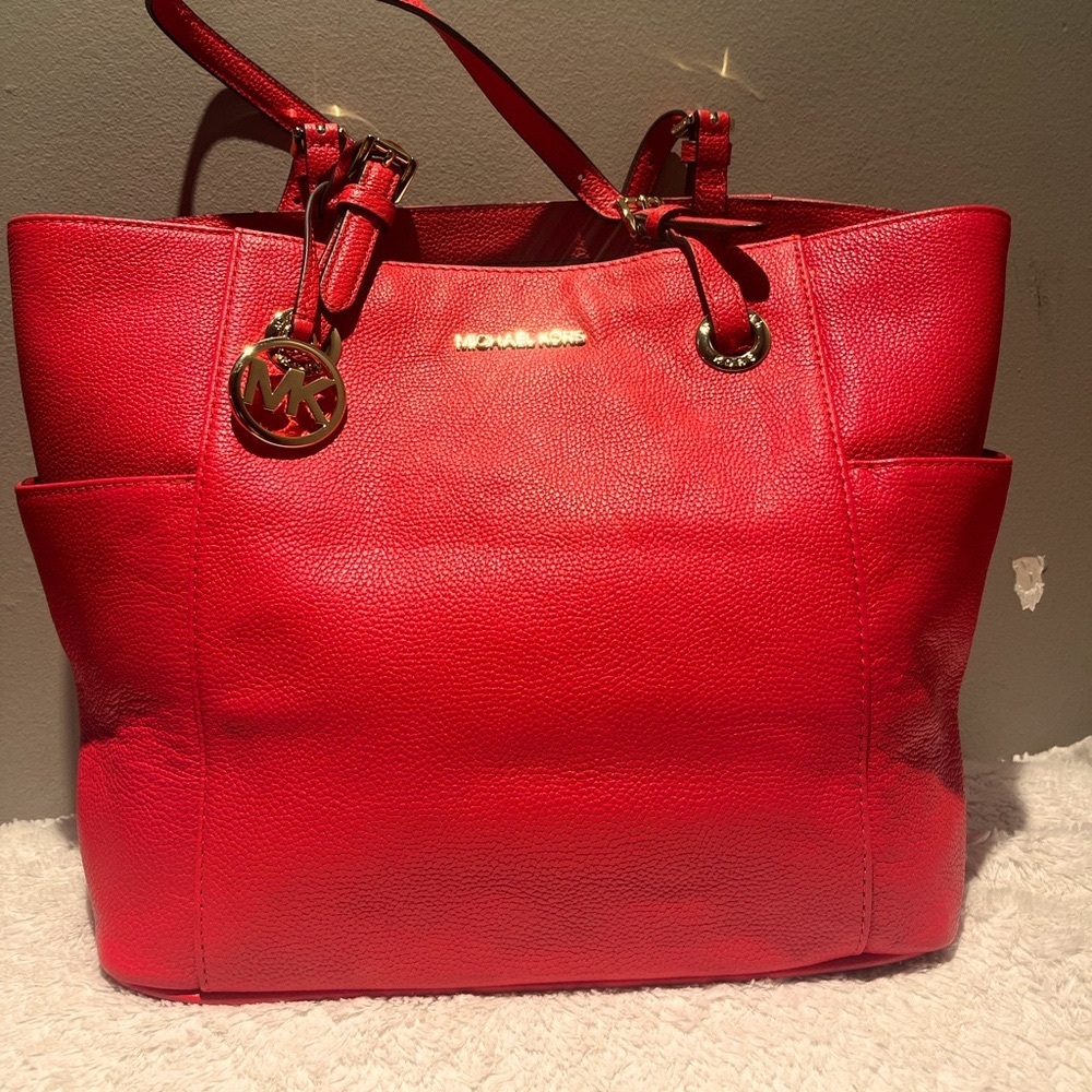 Michael Kors Jet Set Medium Pebbled Leather Tote Coral Reef